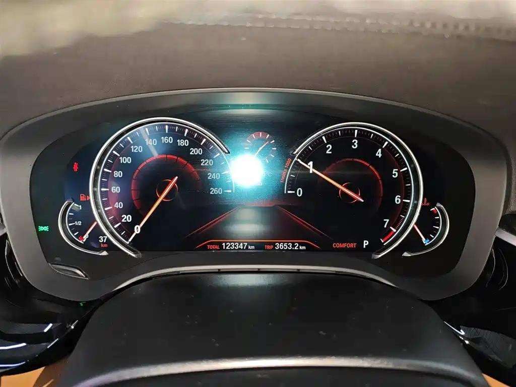 BMW 5 Series 2019 — фото 12