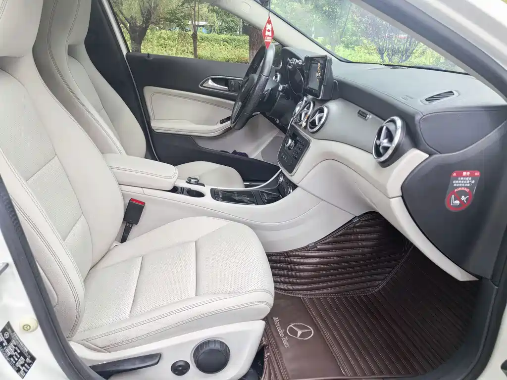 Mercedes-Benz GLA 2015 — фото 11