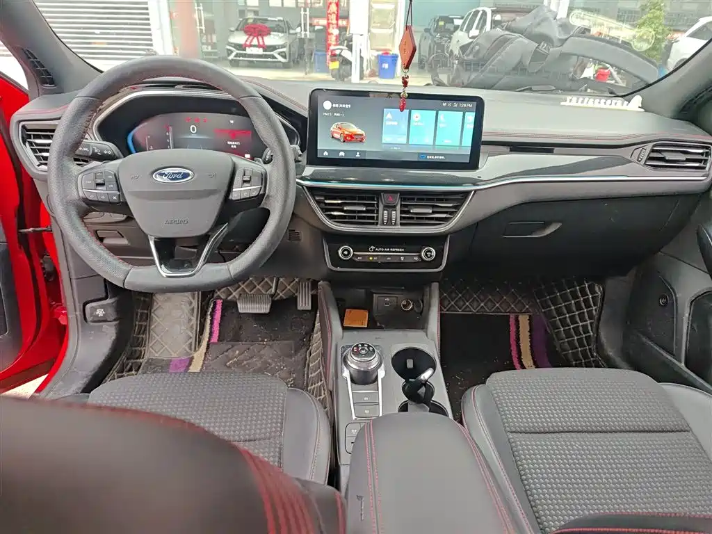 Ford Focus 2021 — фото 10