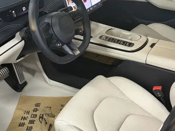 Xiaomi SU7 2025