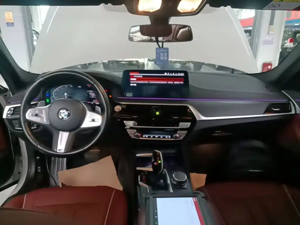 BMW 5 Series 2022 — фото 10
