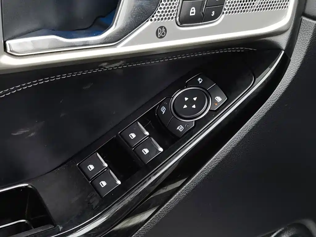 Ford Explorer 2022 — фото 9