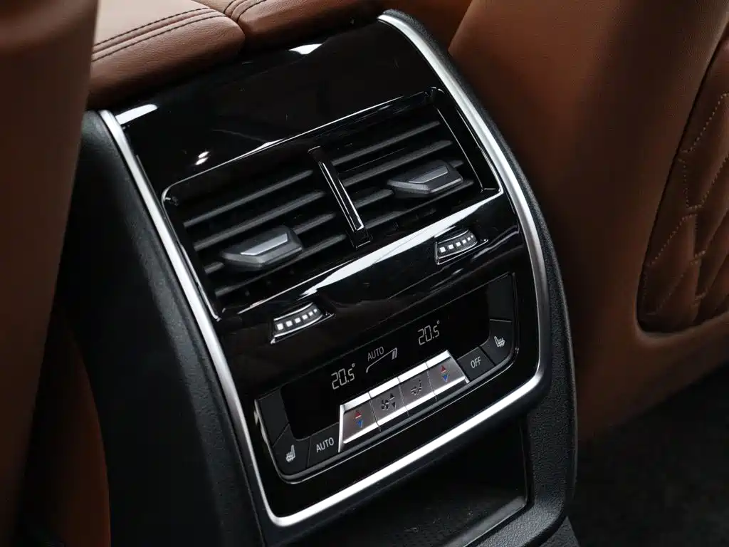BMW X7 M60i 2023 — фото 9