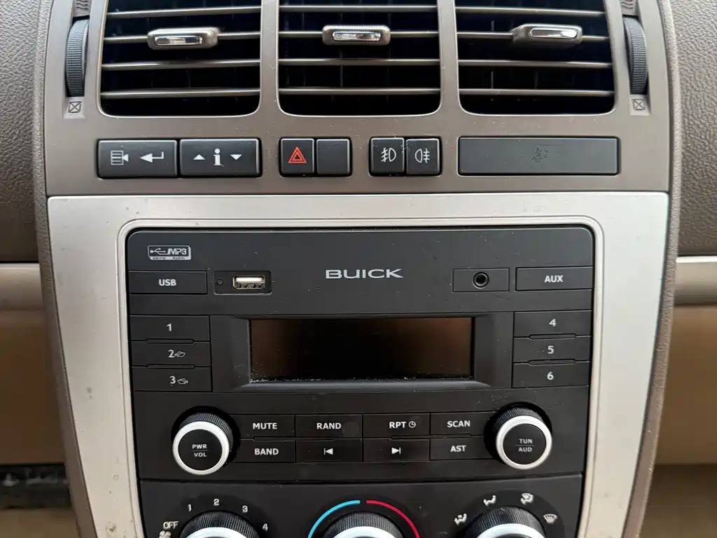 Buick GL8 2014 — фото 16