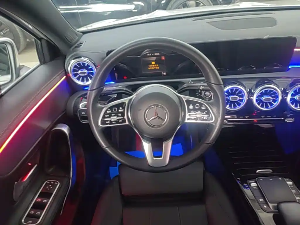 Mercedes-Benz A-Class 2022 — фото 11