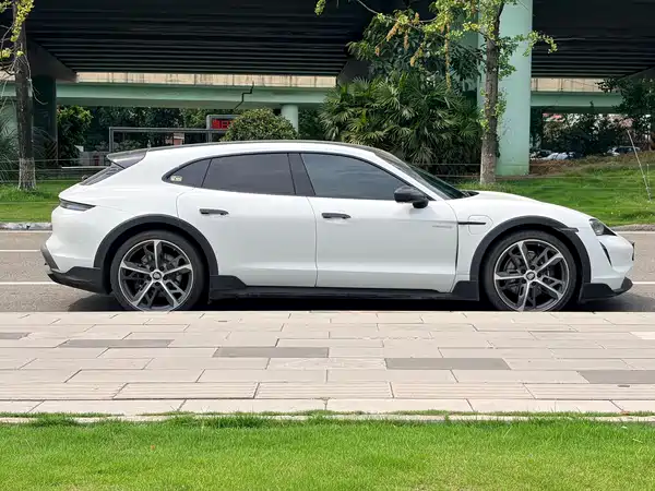 Porsche Taycan 2024