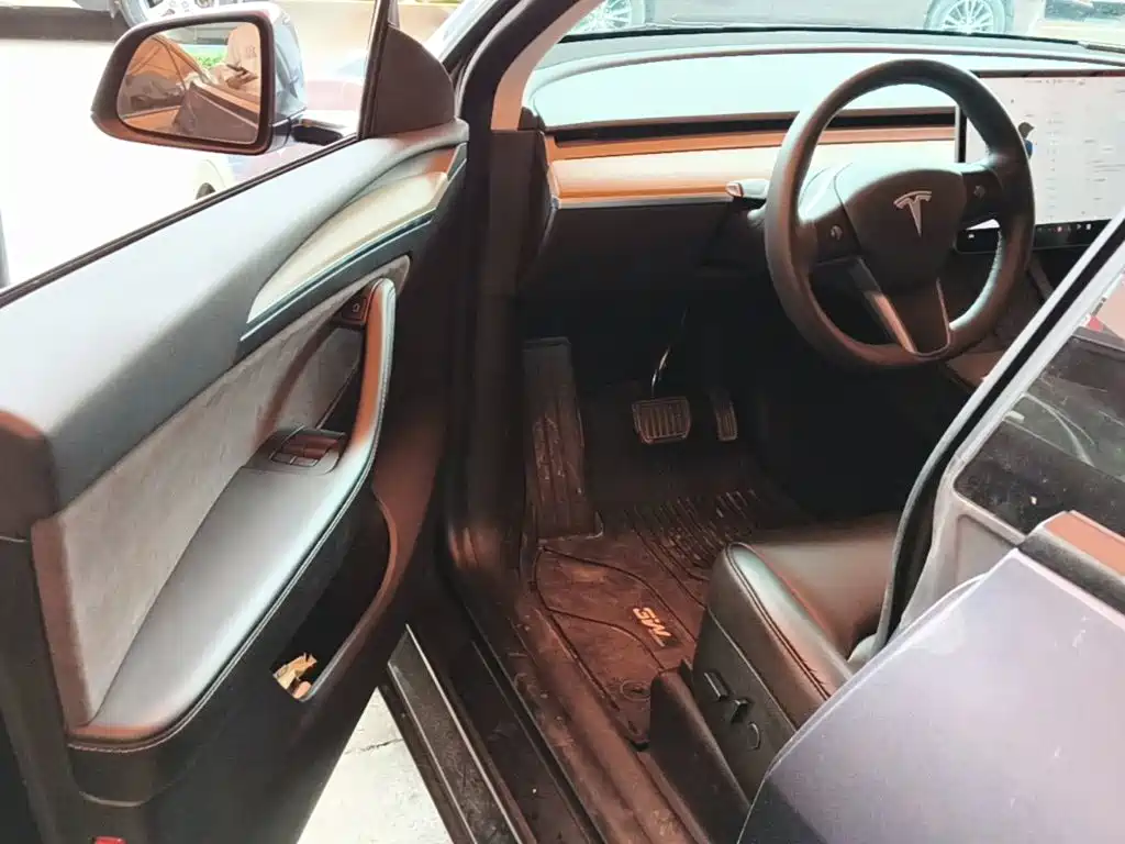 Tesla Model Y 2022 — фото 16