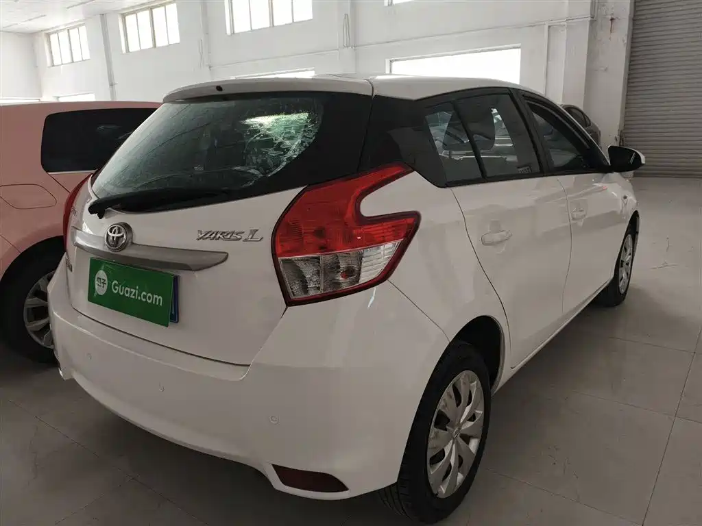 Toyota Yaris L 2015 — фото 7