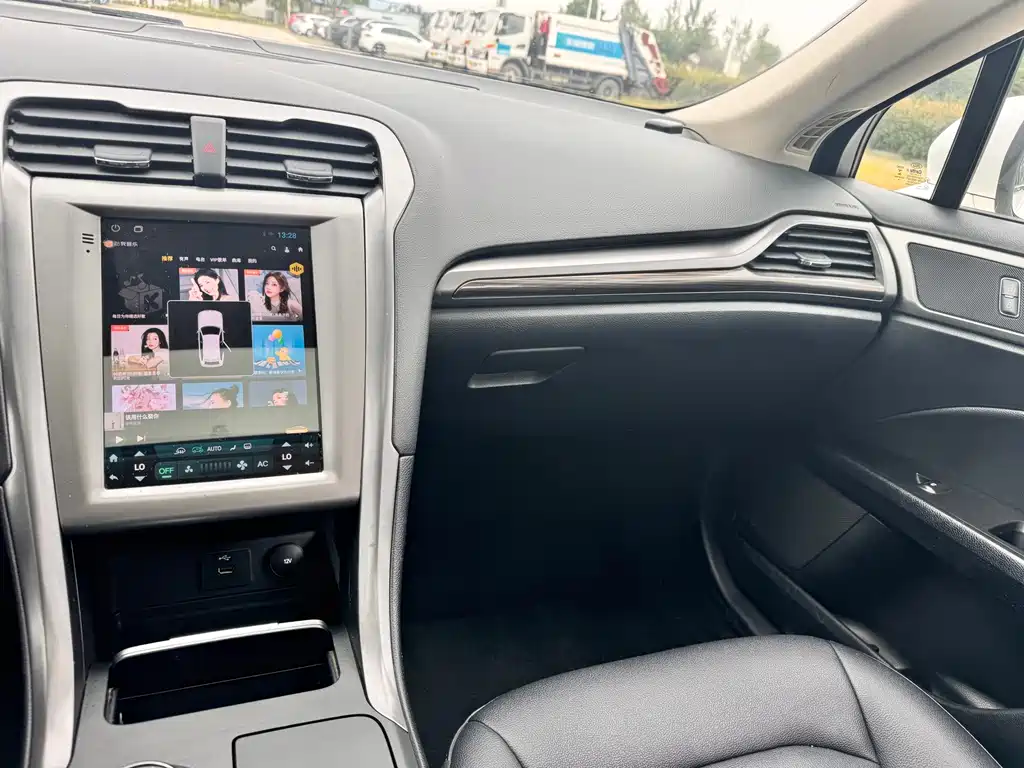 Ford Mondeo 2019 — фото 13