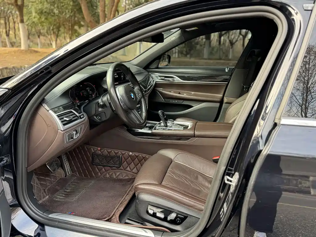 BMW 7 Series 2020 — фото 11