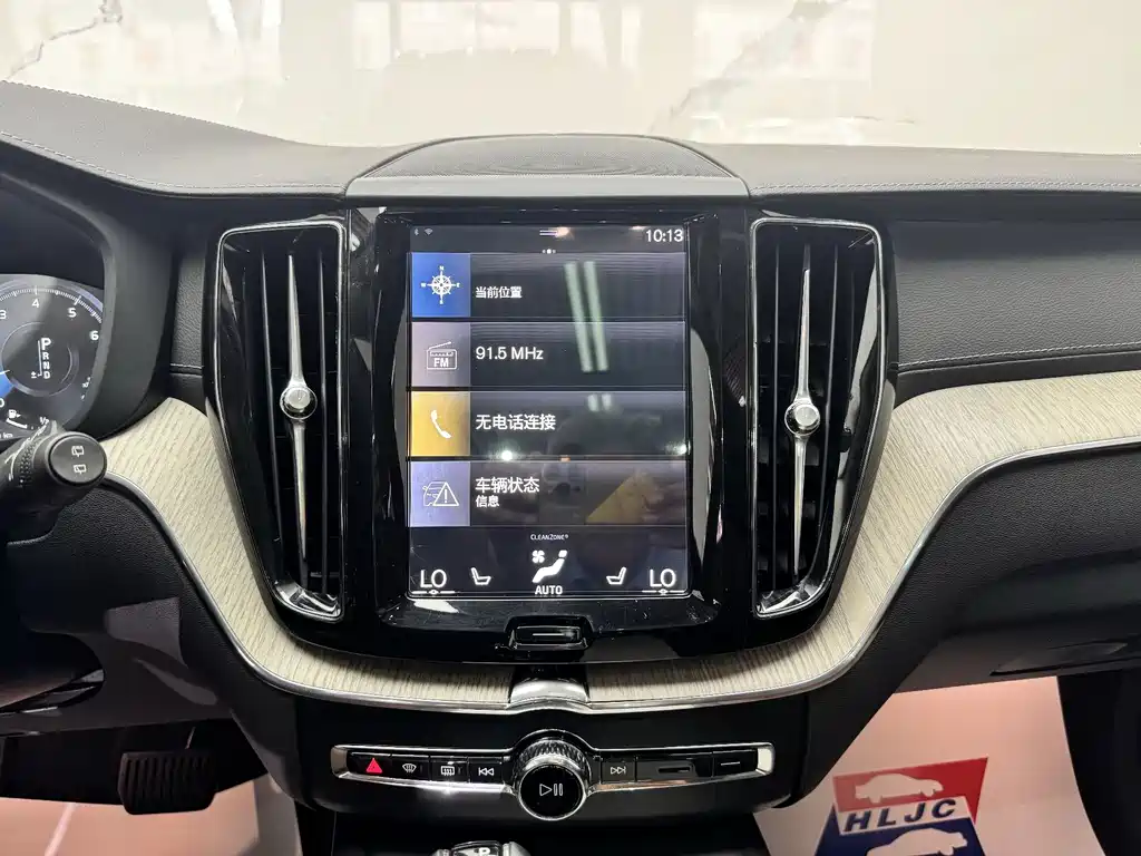Volvo XC60 2018 — фото 12