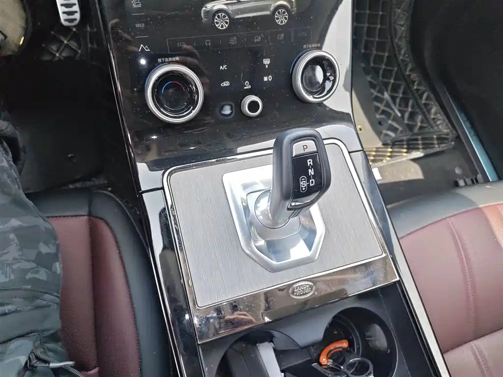 Land Rover Evoque 2023 — фото 10