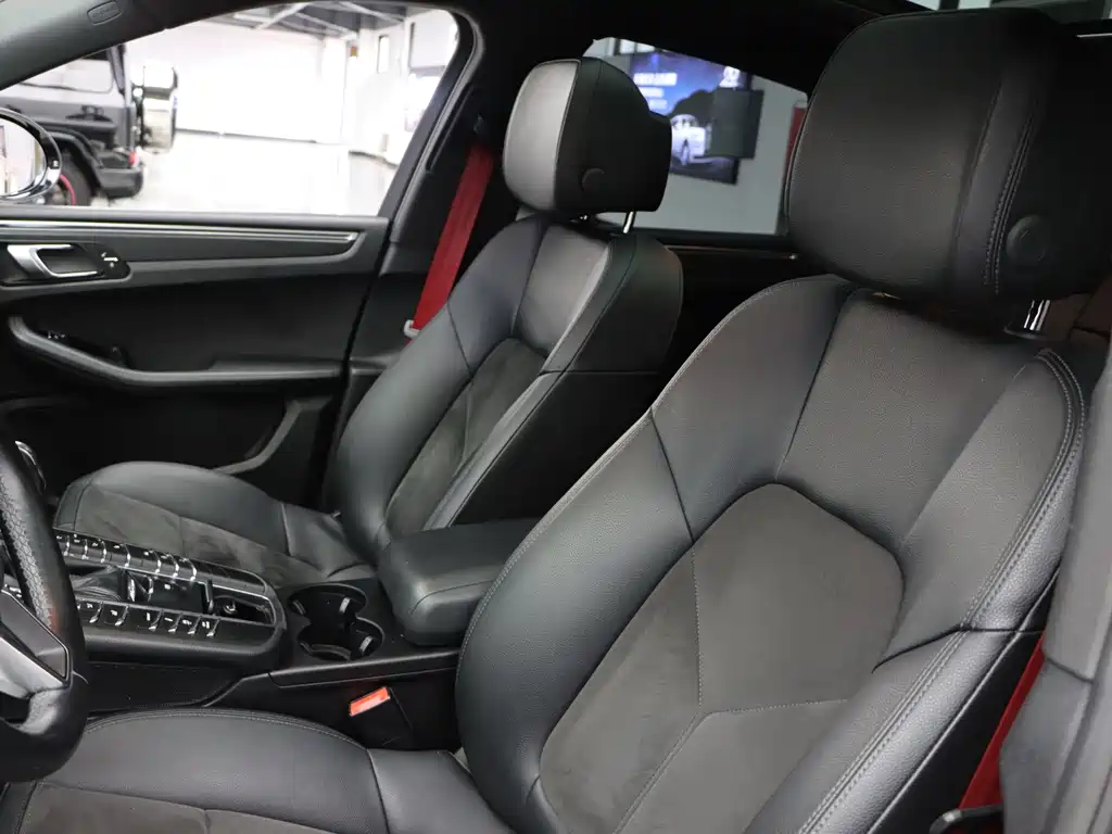 Porsche Macan 2019 — фото 16