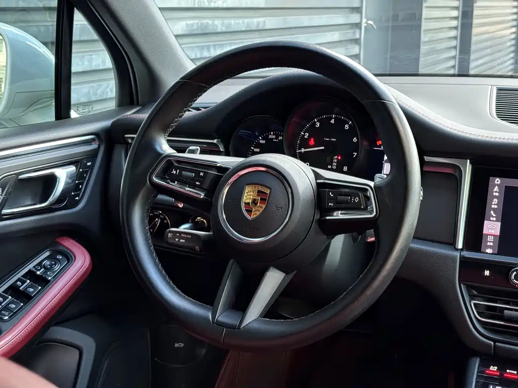 Porsche Macan 2022 — фото 16