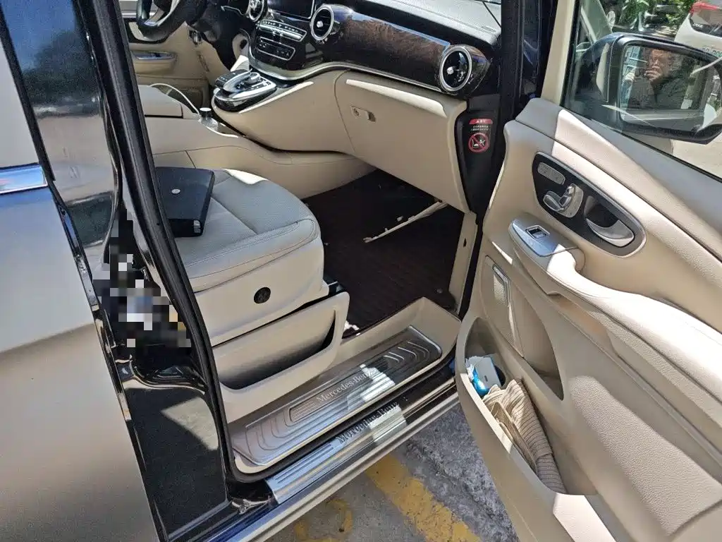 Mercedes-Benz V-Class 2017 — фото 20