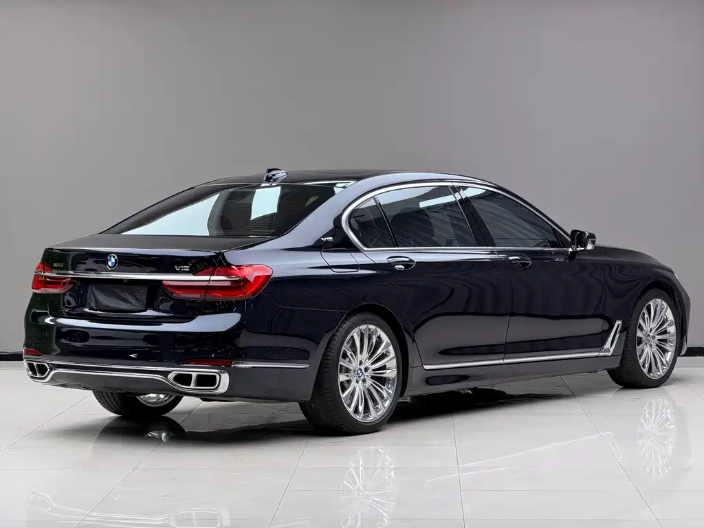 BMW 7 Series 2018 — фото 2