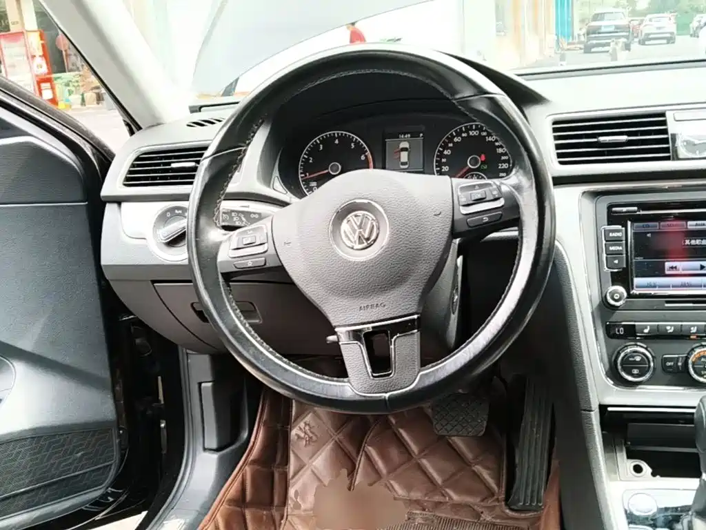 Volkswagen Passat 2015 — фото 11