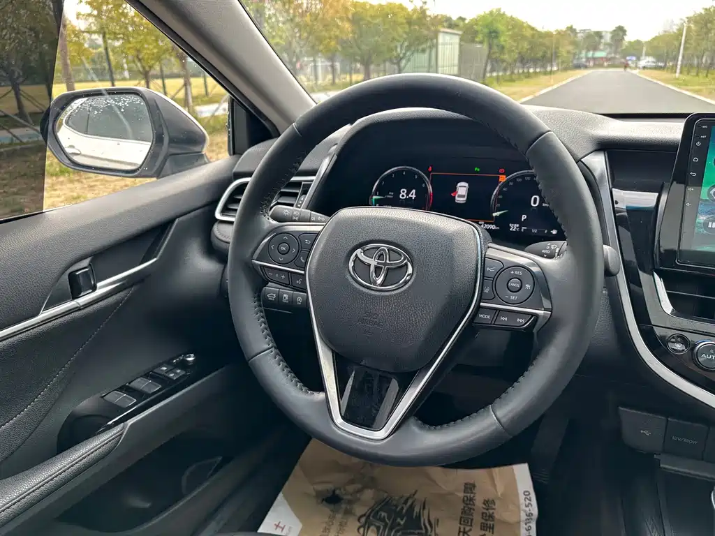 Toyota Camry 2023 — фото 10