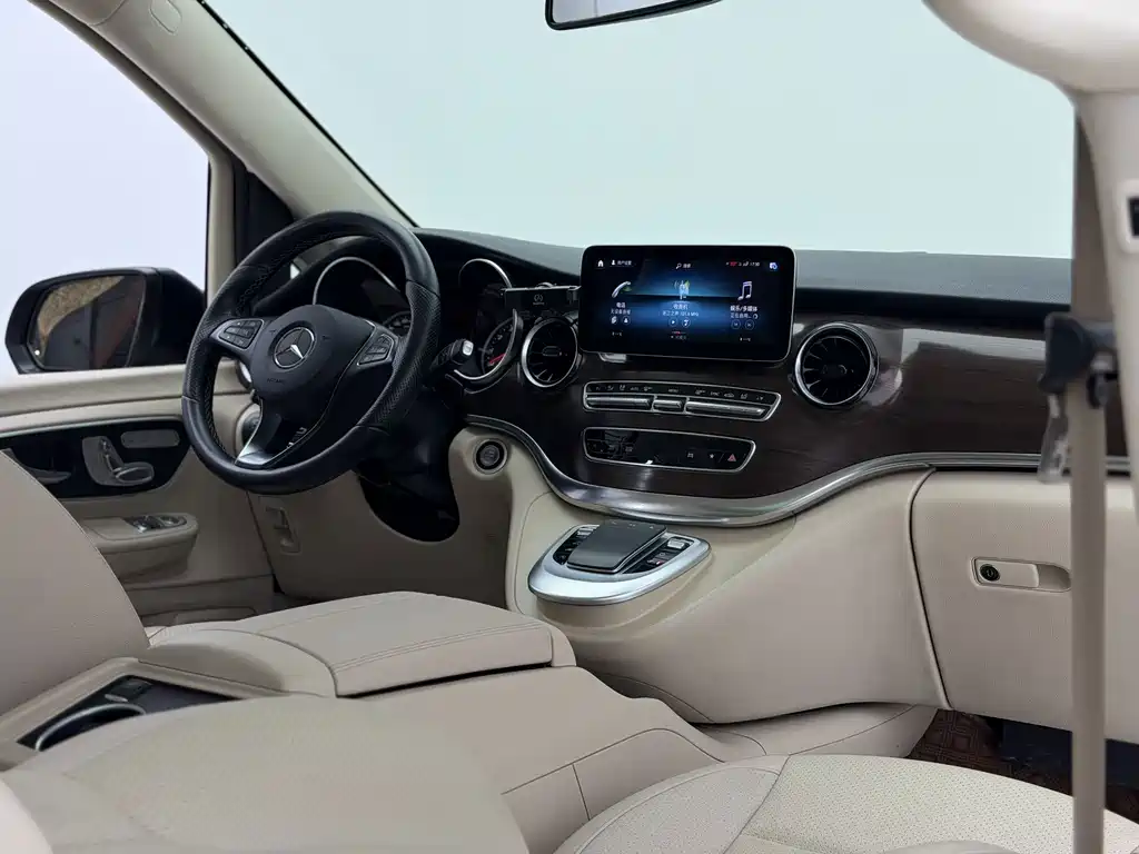 Mercedes-Benz V-Class 2021 — фото 13
