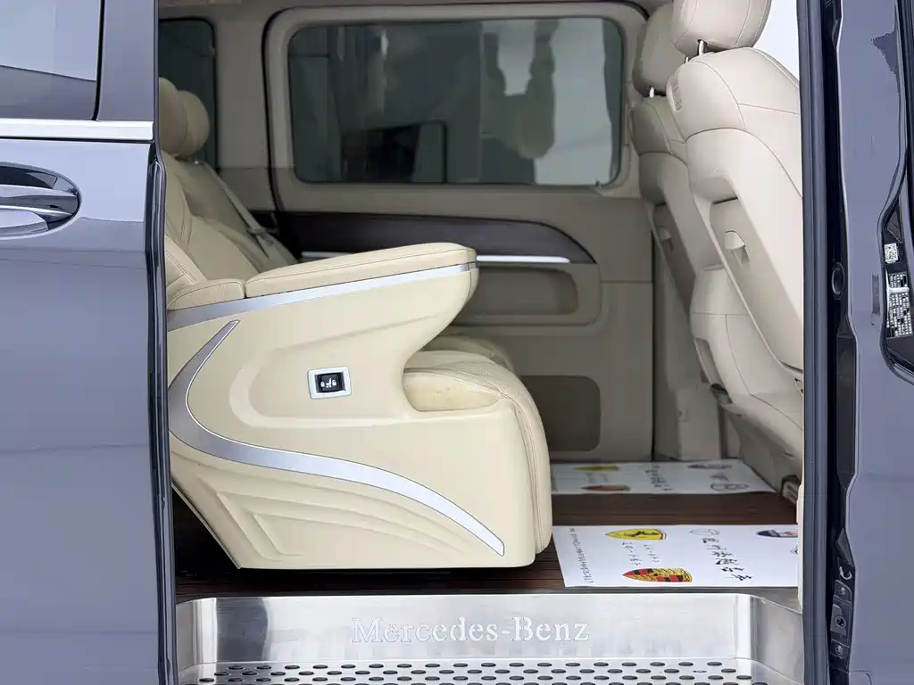 Mercedes-Benz V-Class 2021 — фото 15