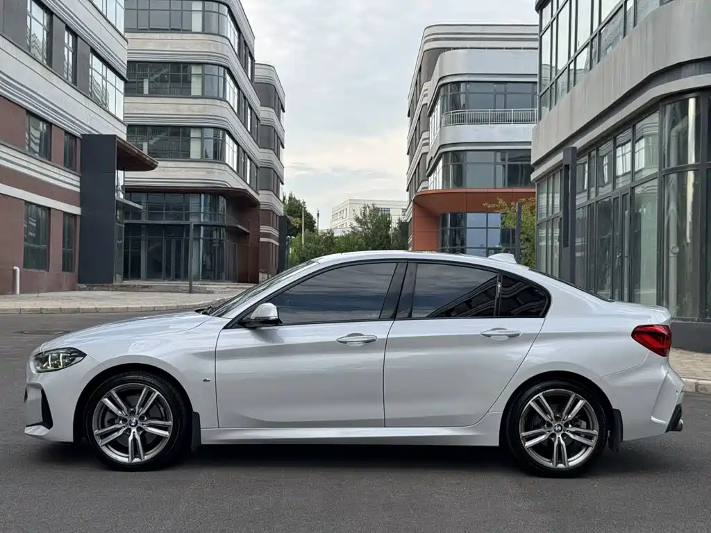BMW 1 Series 2019 — фото 15
