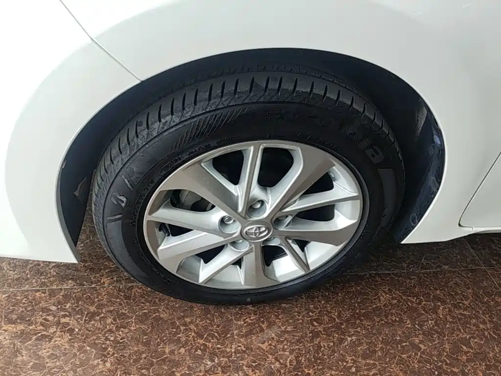 Toyota Corolla 2017 — фото 23