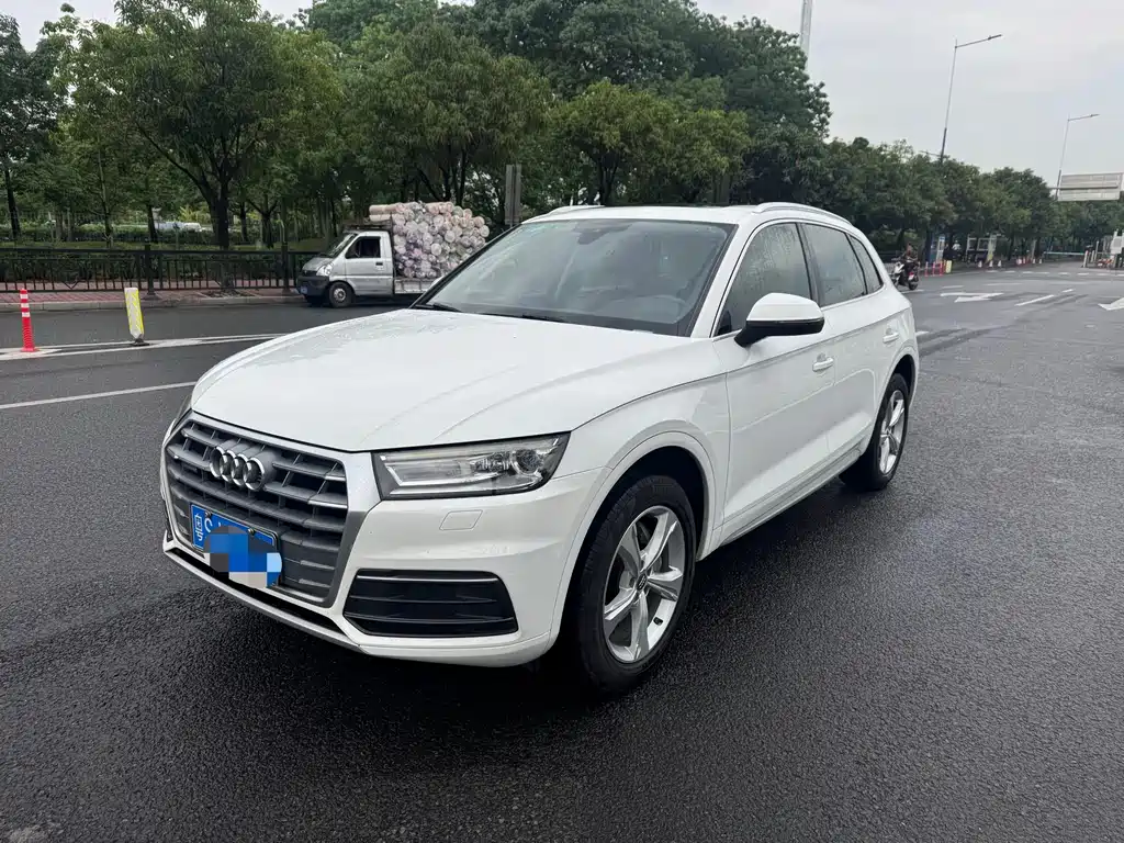Audi Q5L 2019 — фото 1