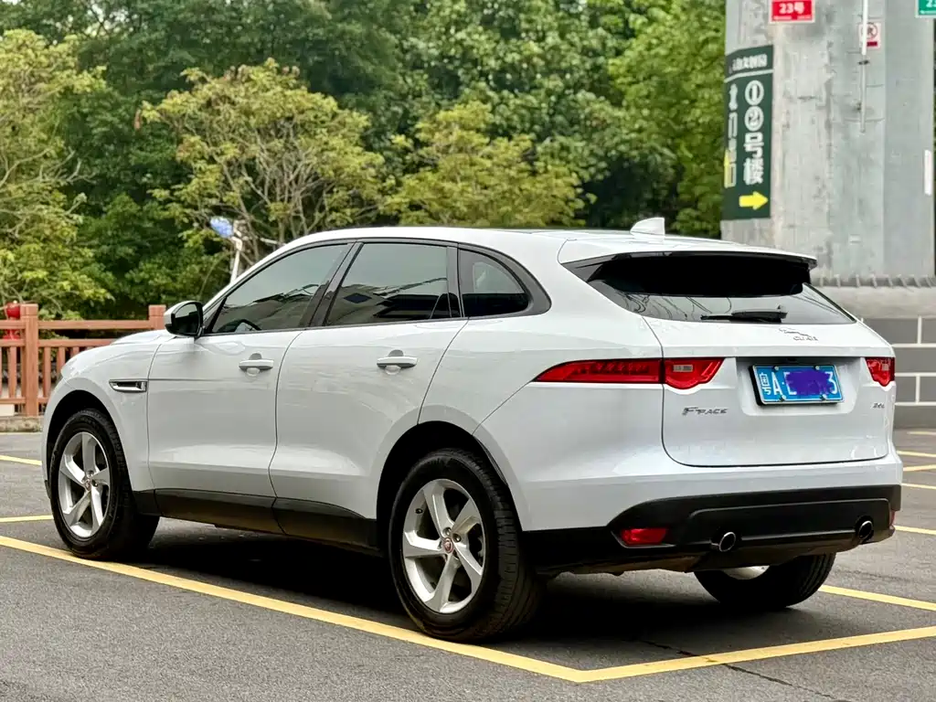 Jaguar F-PACE 2016 — фото 8