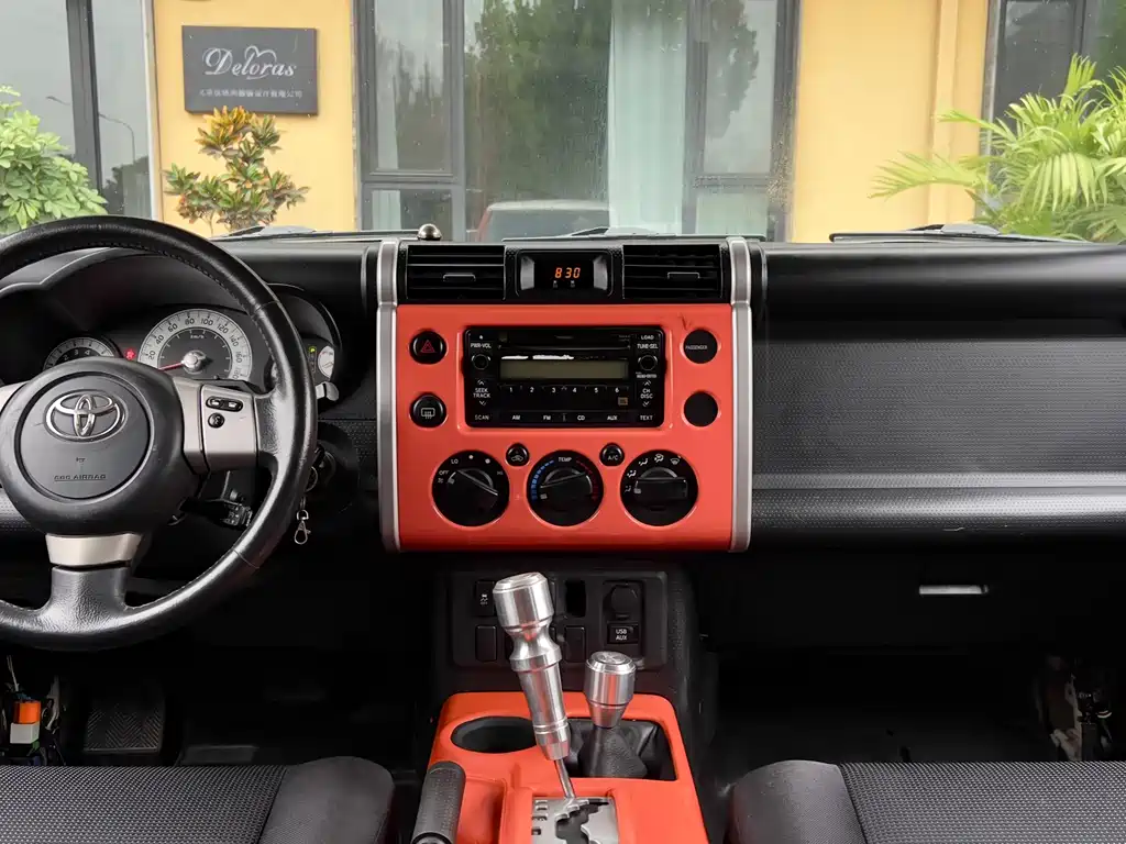Toyota FJ Cruiser 2014 — фото 8