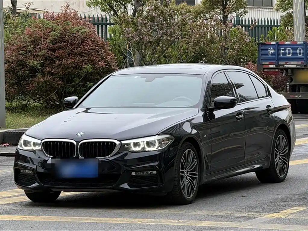 BMW 5 Series 2018 — фото 1