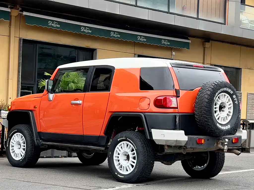 Toyota FJ Cruiser 2014 — фото 6