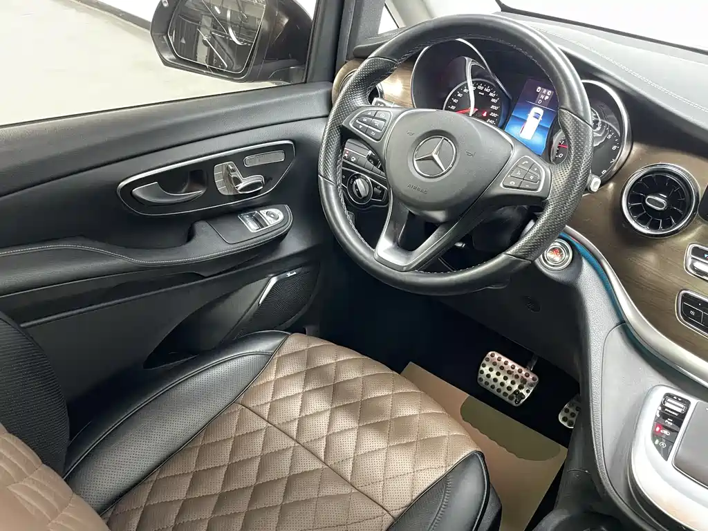 Mercedes-Benz V-Class 2021 — фото 19