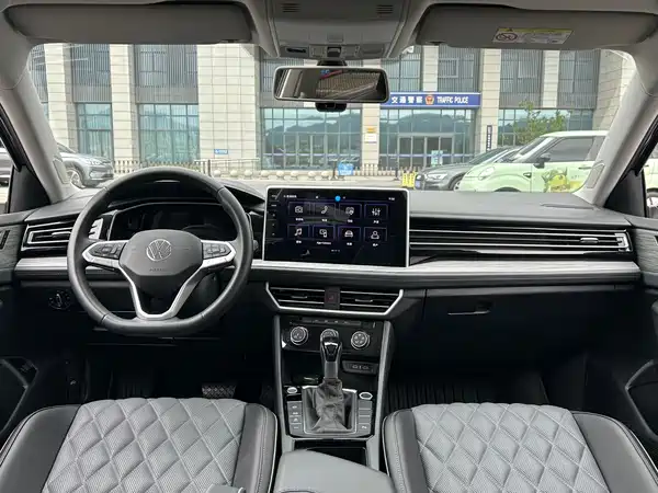 Volkswagen Sagitar 2025