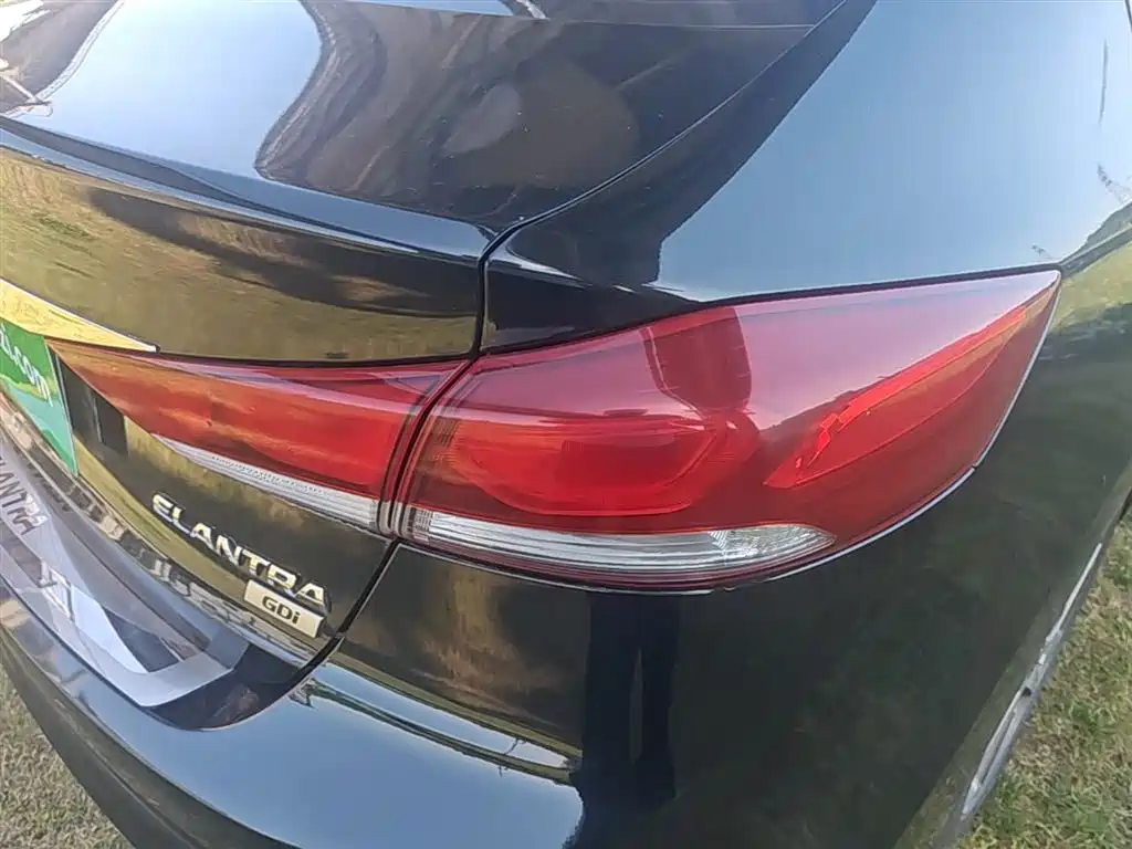 Hyundai Elantra 2018 — фото 24