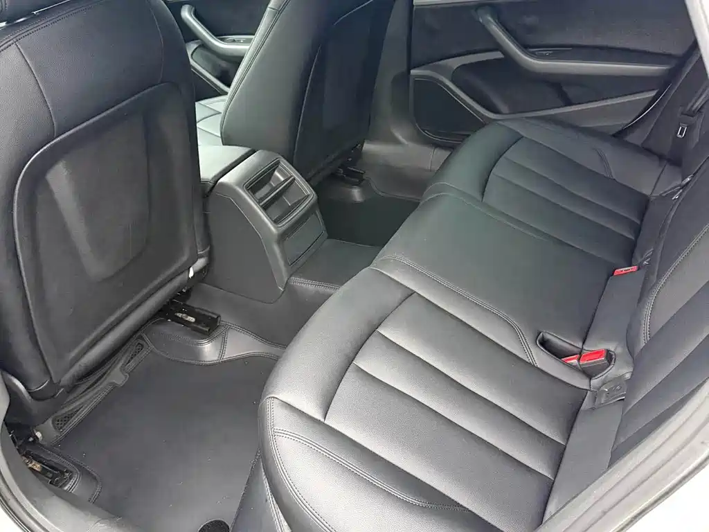 Audi A4L 2018