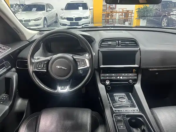 Jaguar F-PACE 2017