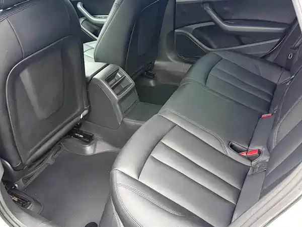 Audi A4L 2018