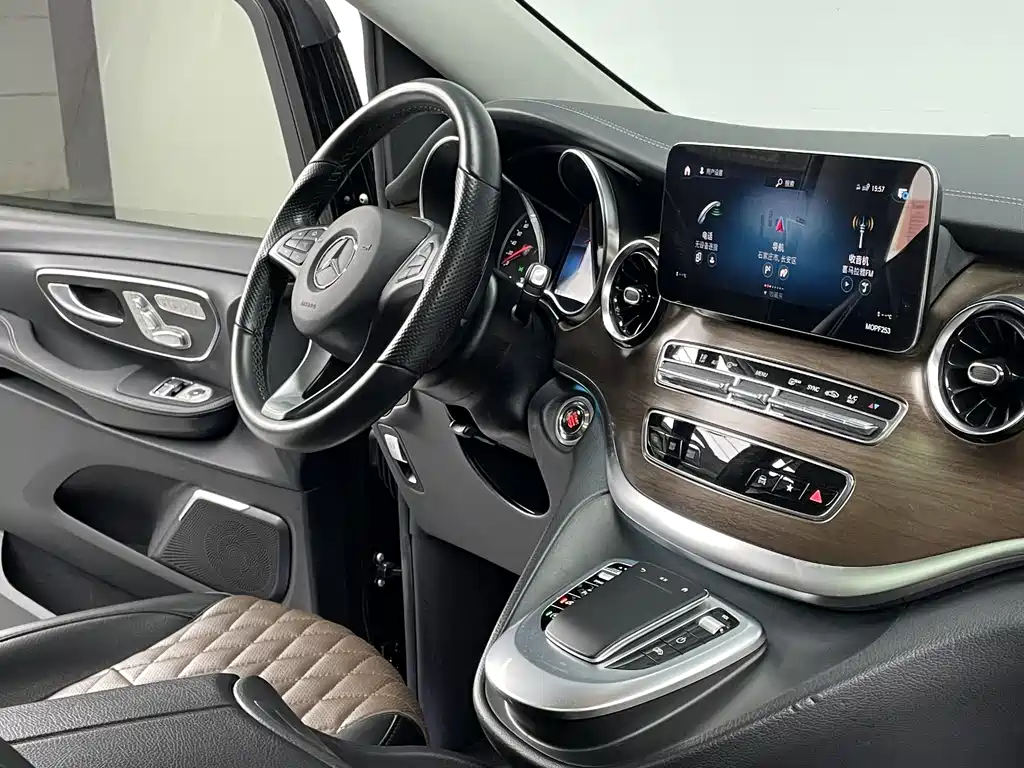 Mercedes-Benz V-Class 2021 — фото 23