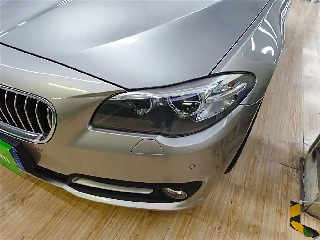 BMW 5 Series 2015 — фото 18