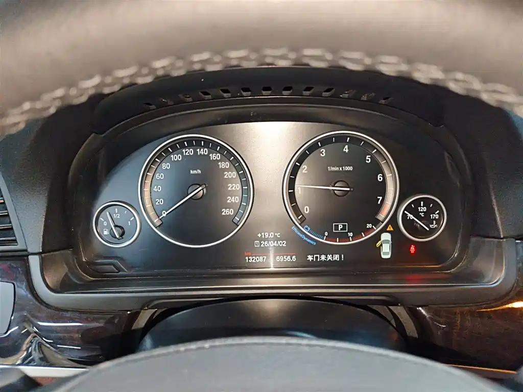 BMW 5 Series 2015 — фото 8