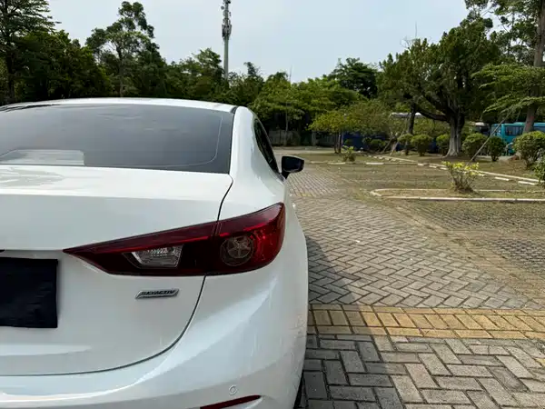 Mazda 3 Axela 2016