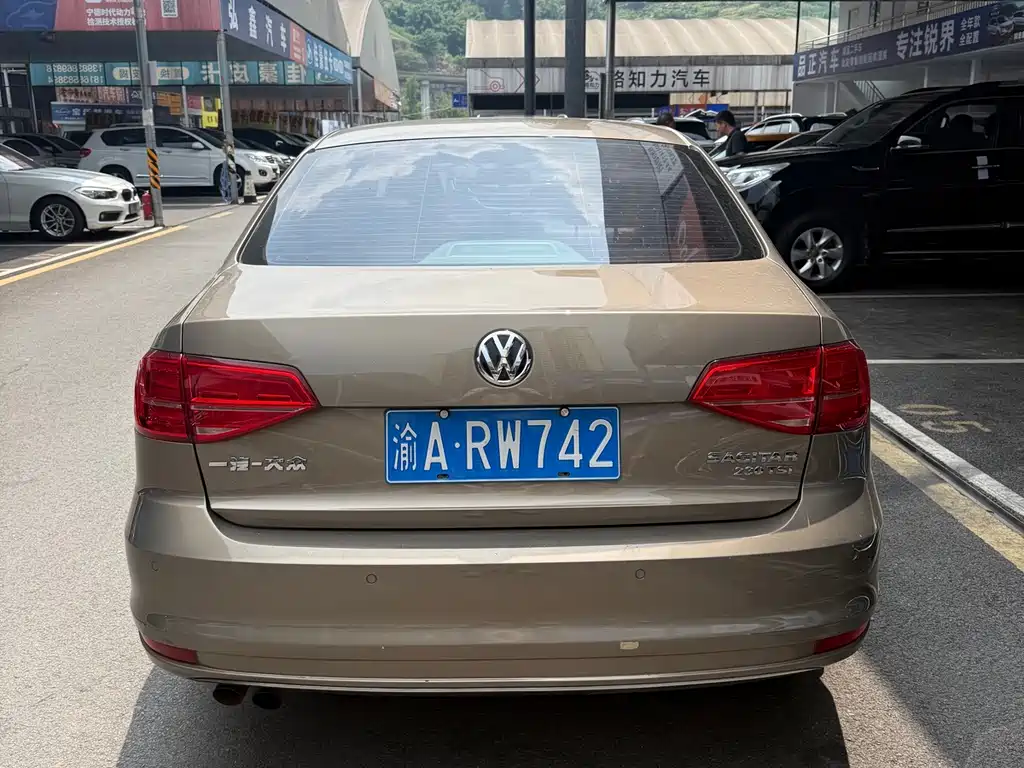Volkswagen Sagitar 2015