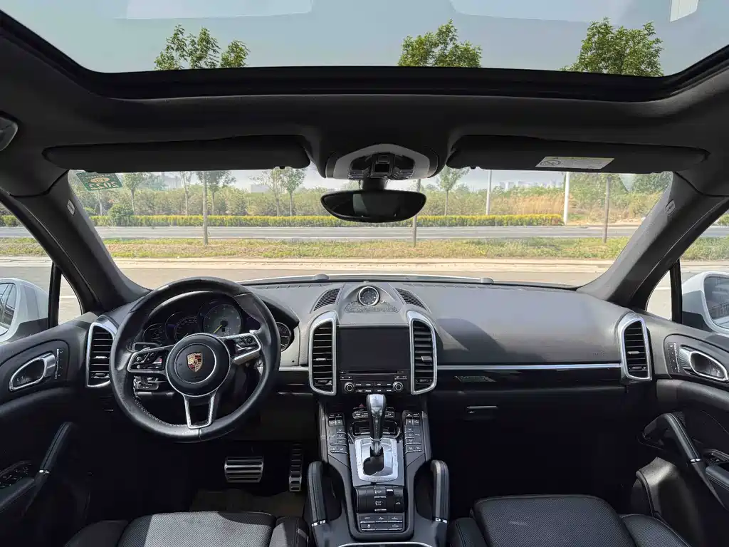 Porsche Cayenne Hybrid 2018 — фото 11