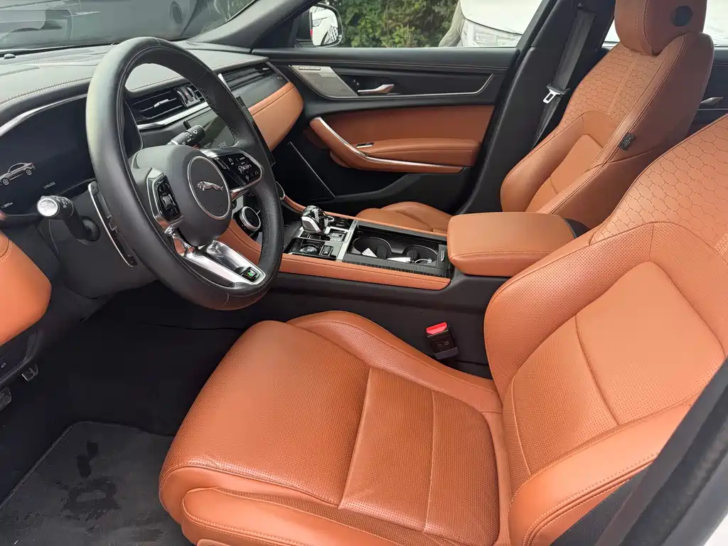 Jaguar XFL 2024 — фото 10