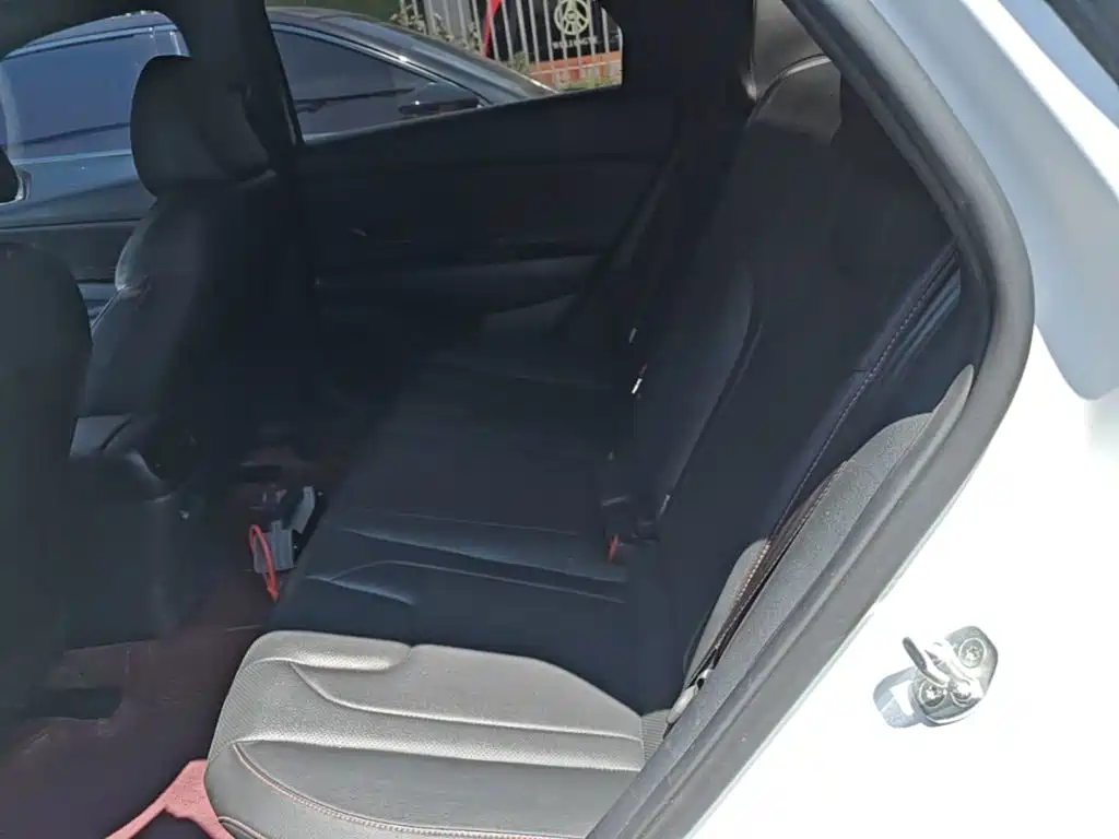 Hyundai Elantra 2023 — фото 17