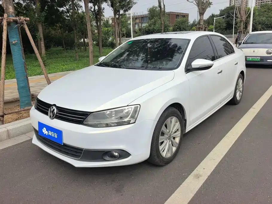 Volkswagen Sagitar 2015