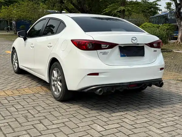 Mazda 3 Axela 2016