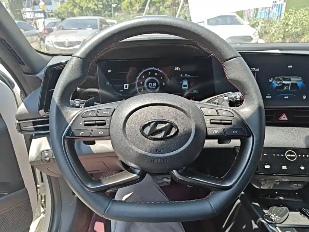 Hyundai Elantra 2023 — фото 11
