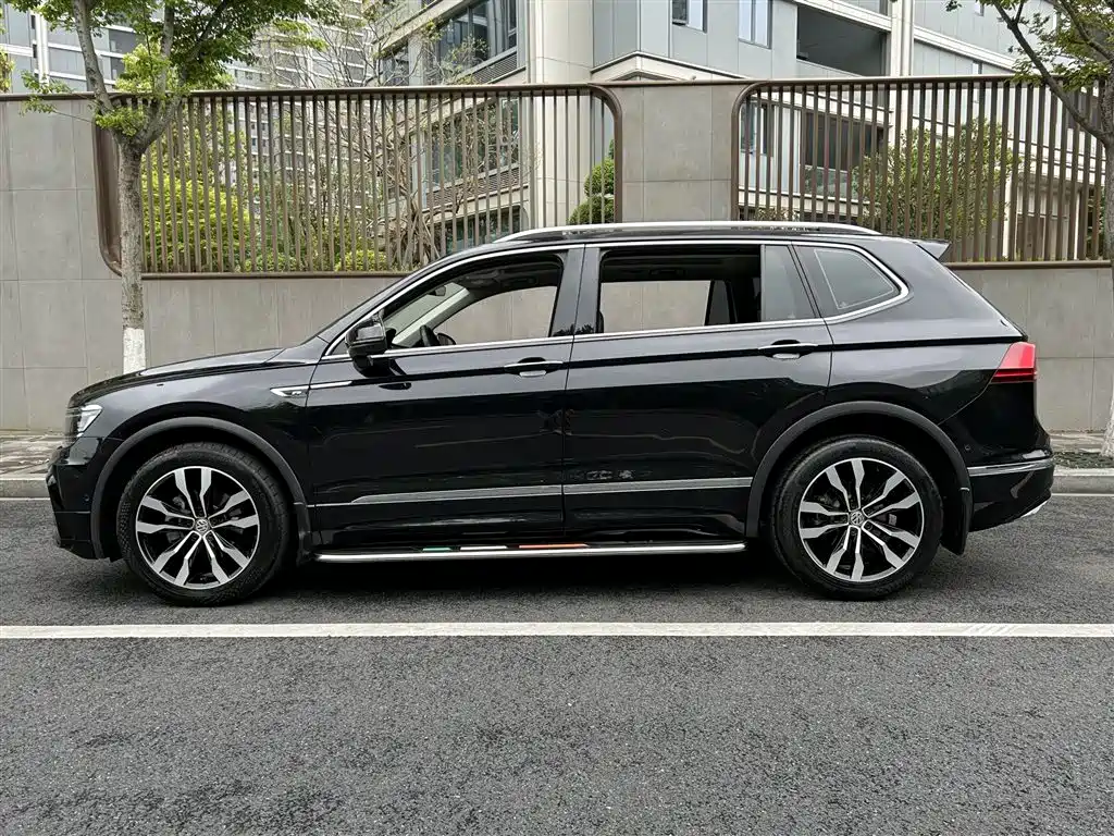 Volkswagen Tiguan L 2020 — фото 23