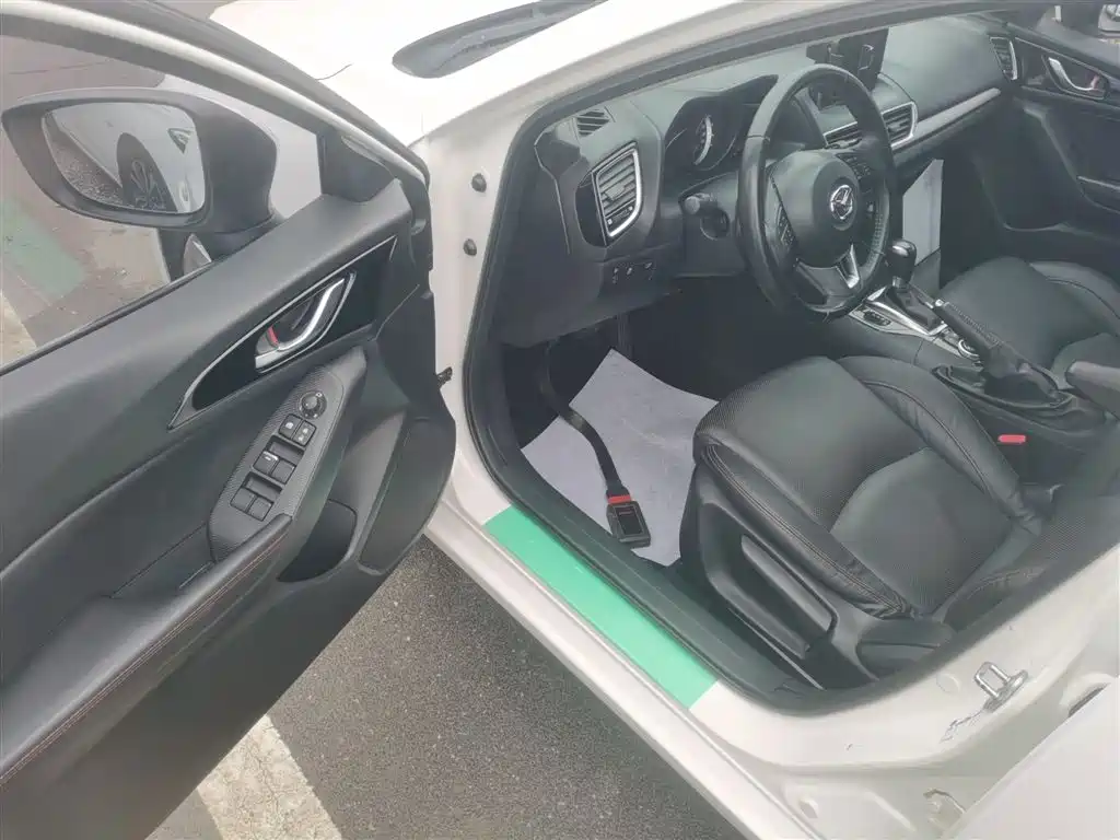 Mazda 3 Axela 2016 — фото 12